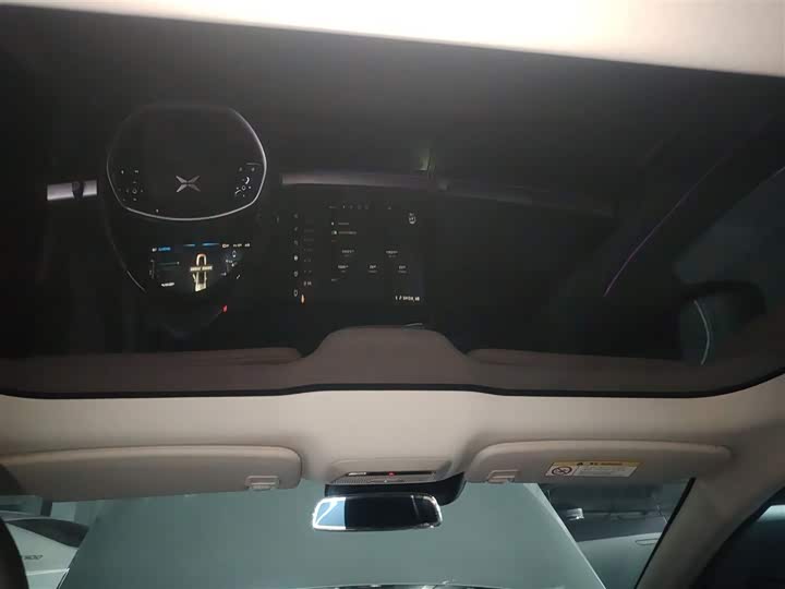 Фото 8 - XPeng P7