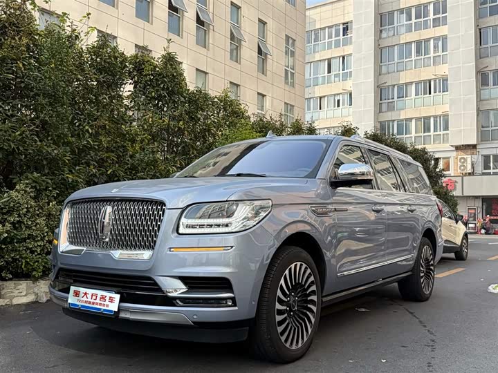 Фото 1 - Lincoln Navigator