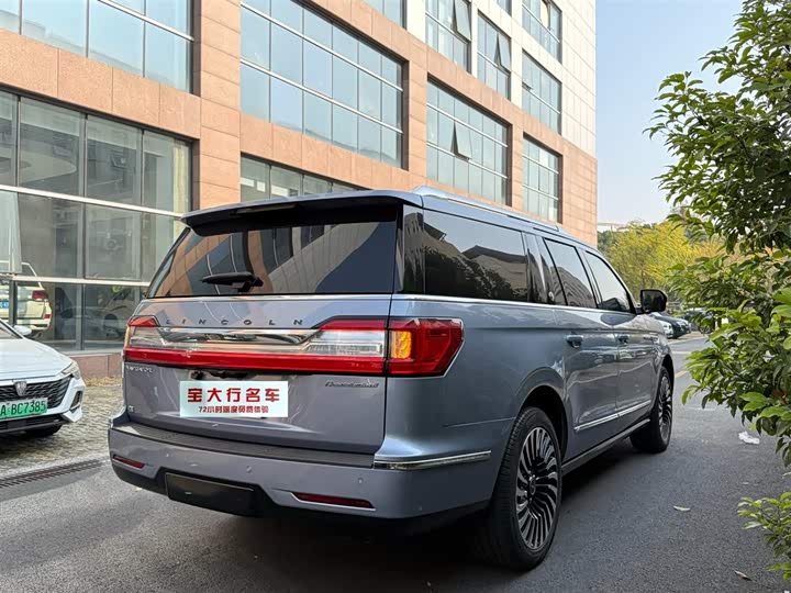 Фото 3 - Lincoln Navigator