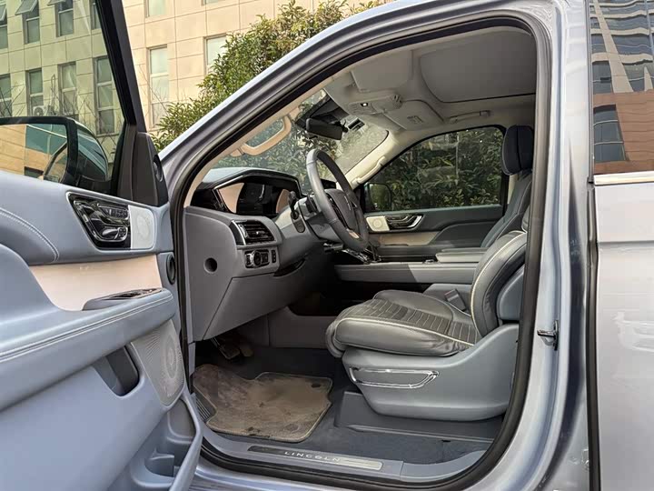 Фото 4 - Lincoln Navigator