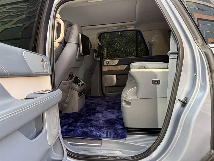 Фото 5 - Lincoln Navigator