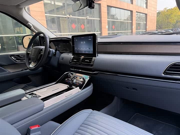 Фото 6 - Lincoln Navigator