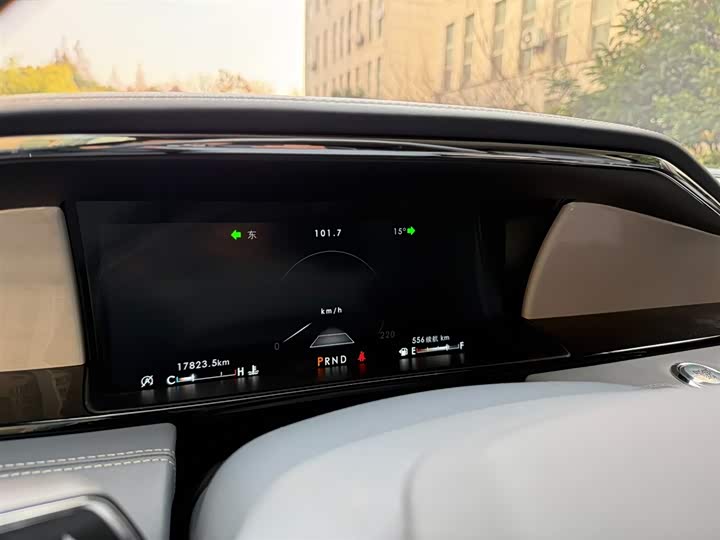 Фото 8 - Lincoln Navigator