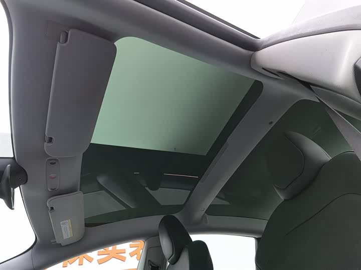 Фото 14 - Tesla Model 3