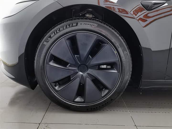 Фото 17 - Tesla Model 3