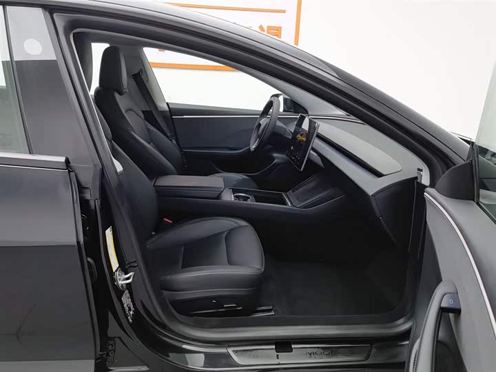 Фото 23 - Tesla Model 3