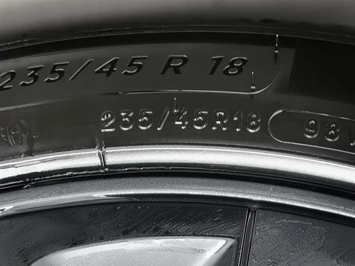 Фото 24 - Tesla Model 3