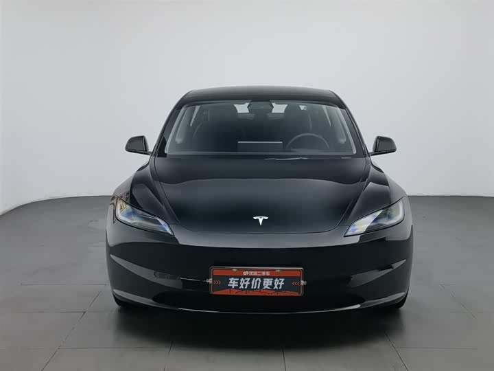 Фото 3 - Tesla Model 3