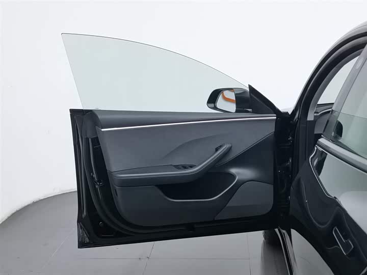 Фото 8 - Tesla Model 3