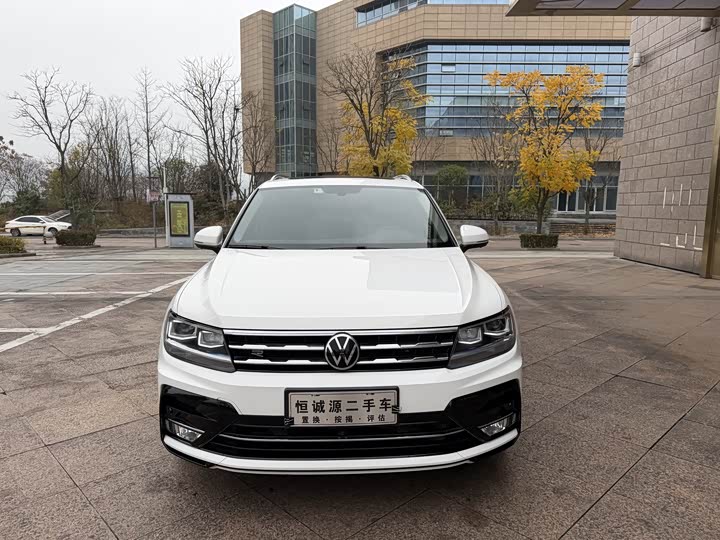 Фото 2 - Volkswagen Tiguan L Pro