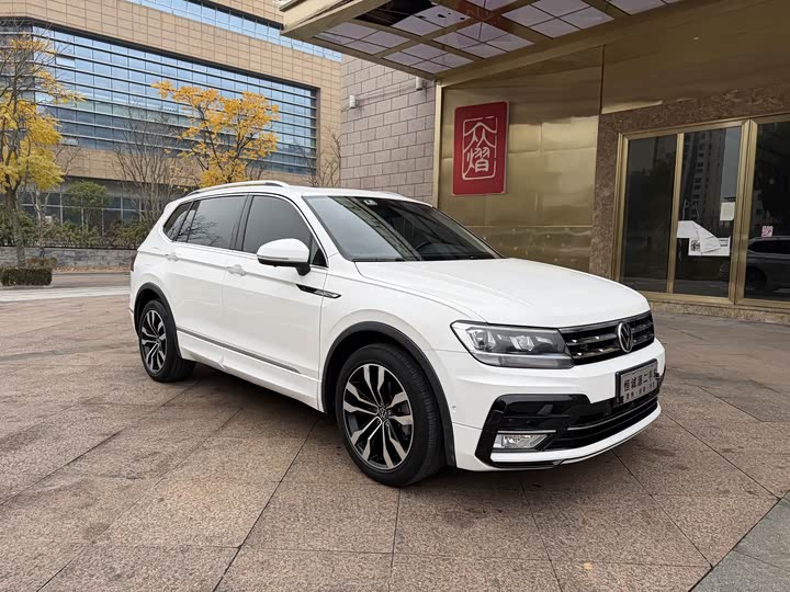 Фото 3 - Volkswagen Tiguan L Pro