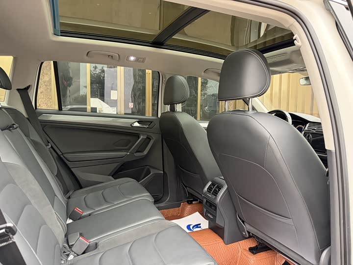 Фото 4 - Volkswagen Tiguan L Pro