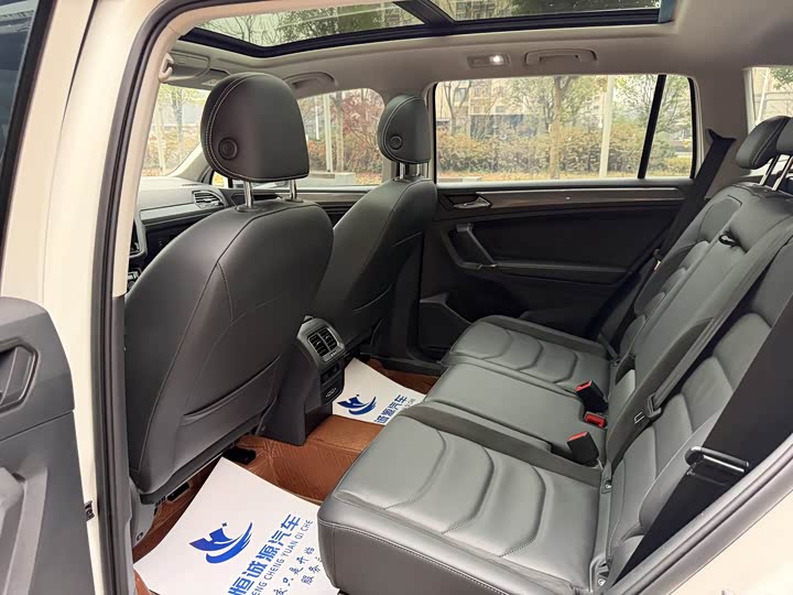 Фото 7 - Volkswagen Tiguan L Pro