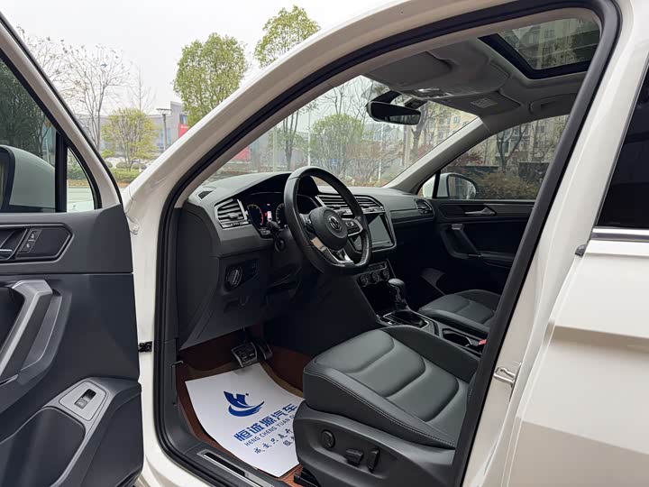 Фото 9 - Volkswagen Tiguan L Pro