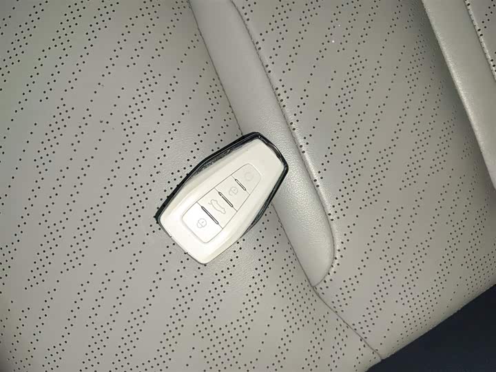 Фото 9 - Geely Preface