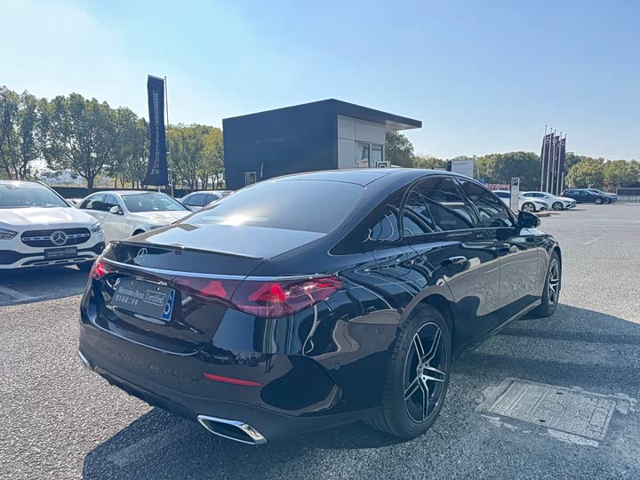 Фото 20 - Mercedes-Benz E-Class