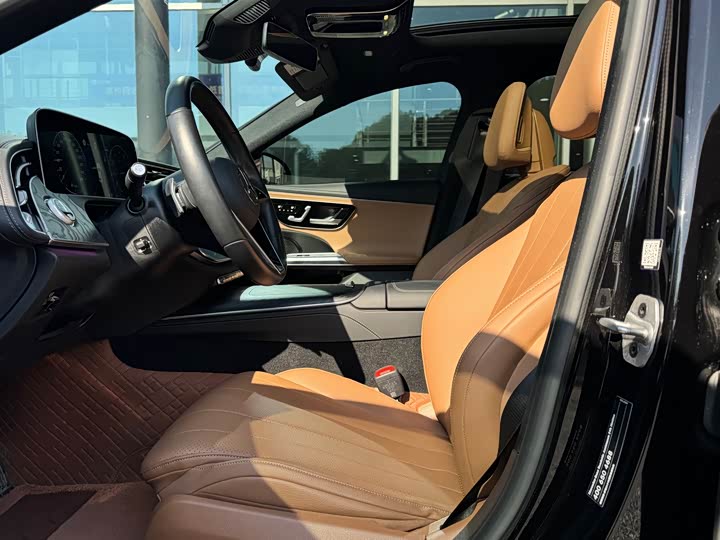 Фото 26 - Mercedes-Benz E-Class