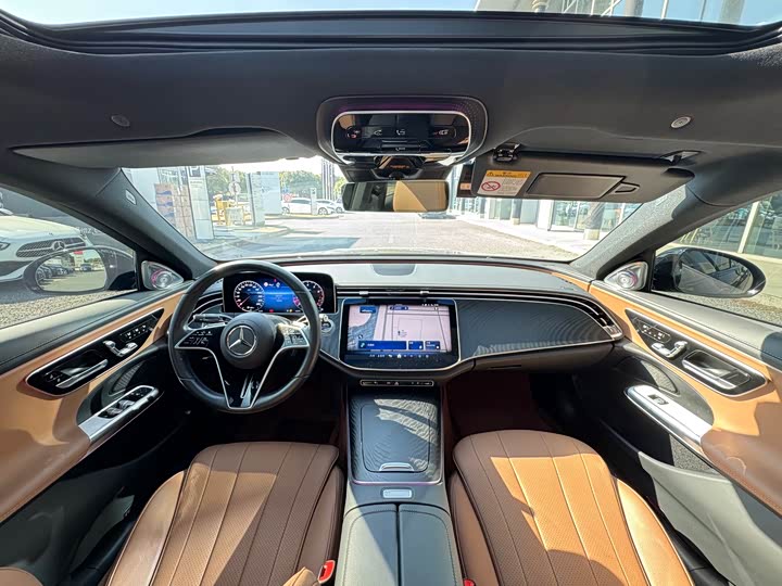 Фото 28 - Mercedes-Benz E-Class