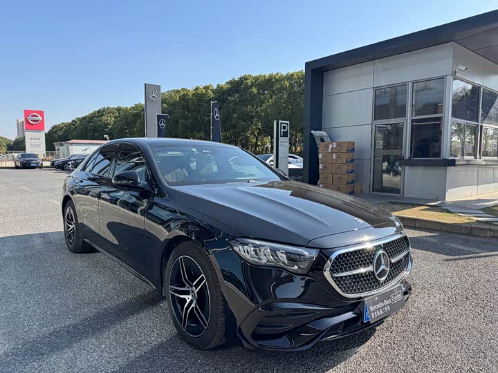 Фото 3 - Mercedes-Benz E-Class