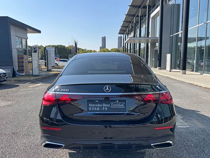 Фото 5 - Mercedes-Benz E-Class