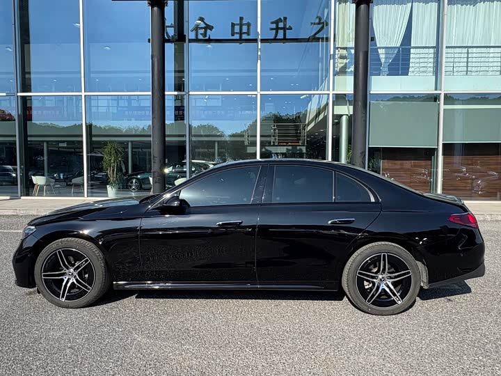 Фото 7 - Mercedes-Benz E-Class