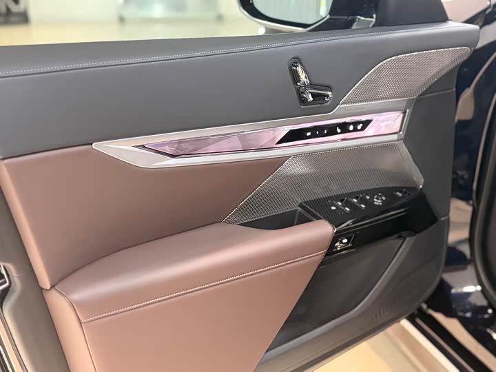 Фото 10 - BMW 7 Series