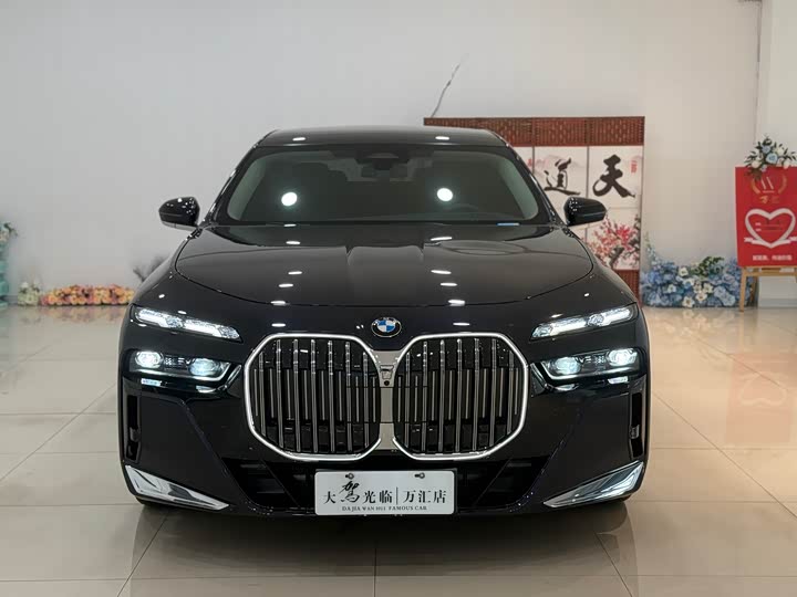 Фото 2 - BMW 7 Series