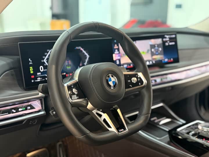 Фото 9 - BMW 7 Series