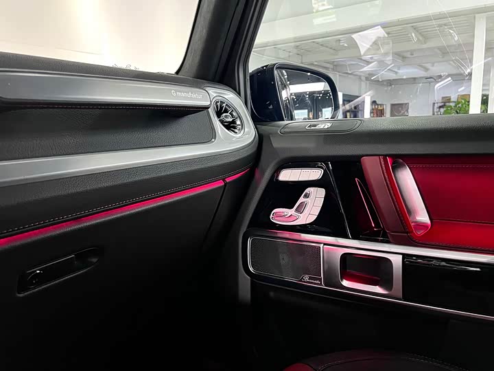 Фото 30 - Mercedes-Benz G-Class AMG