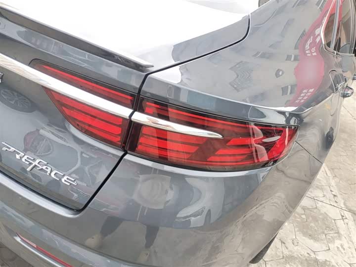 Фото 8 - Geely Preface