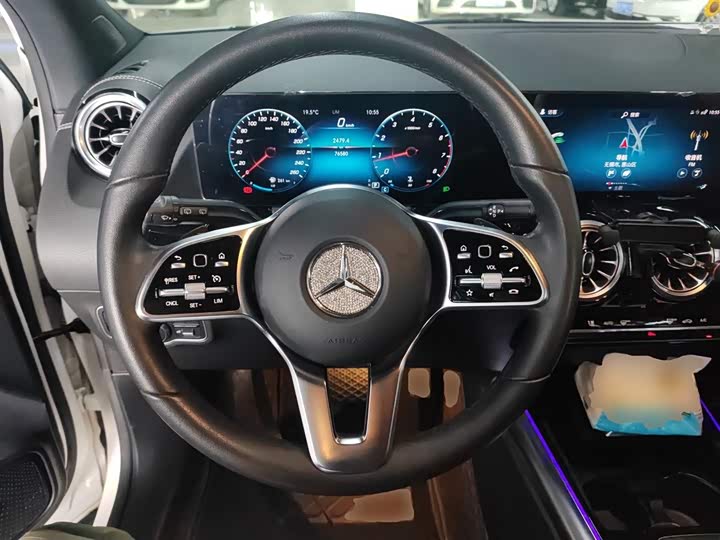 Фото 11 - Mercedes-Benz GLA-Class