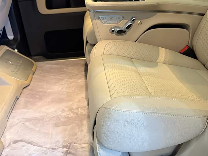 Фото 10 - Mercedes-Benz V-Class