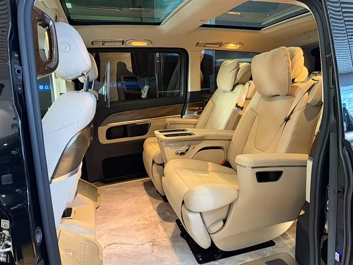 Фото 12 - Mercedes-Benz V-Class