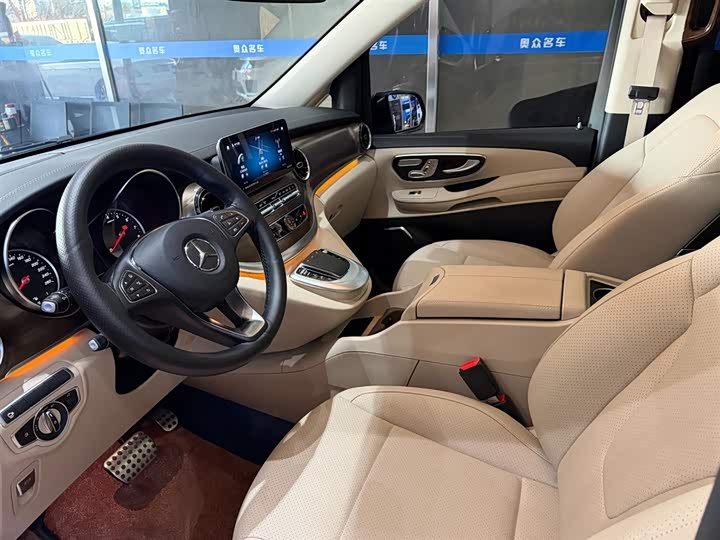 Фото 9 - Mercedes-Benz V-Class