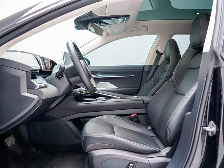 Фото 14 - Zeekr 001