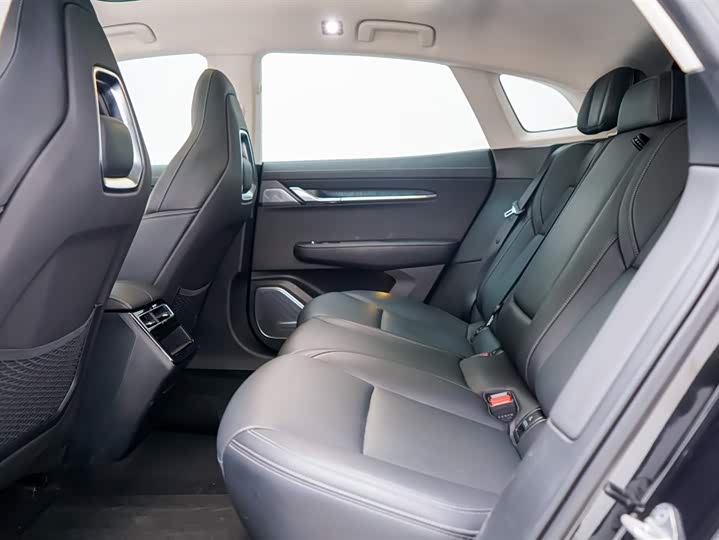 Фото 15 - Zeekr 001