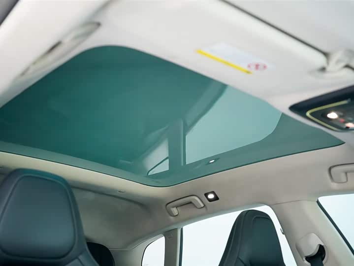 Фото 16 - Zeekr 001