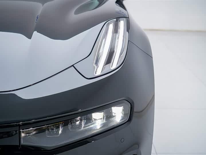 Фото 23 - Zeekr 001