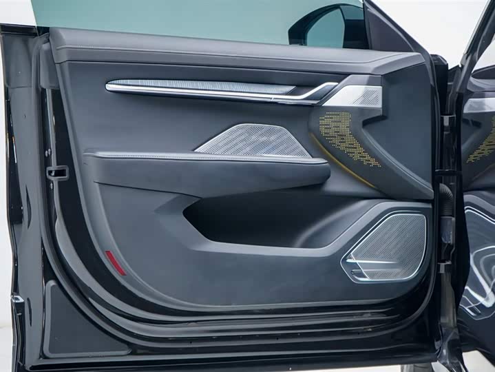 Фото 29 - Zeekr 001