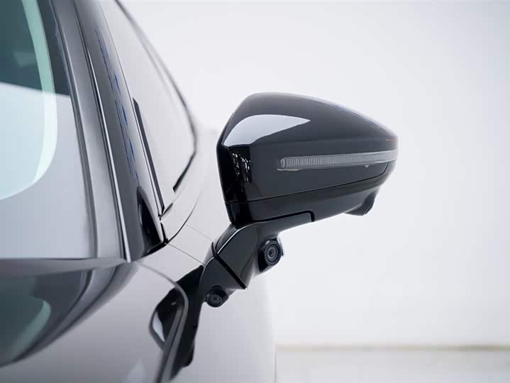 Фото 8 - Zeekr 001