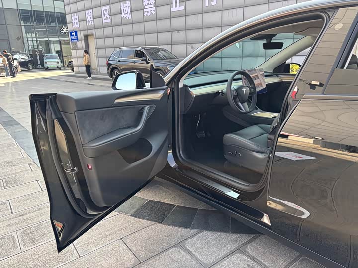 Фото 11 - Tesla Model Y