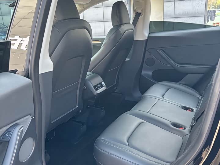 Фото 13 - Tesla Model Y