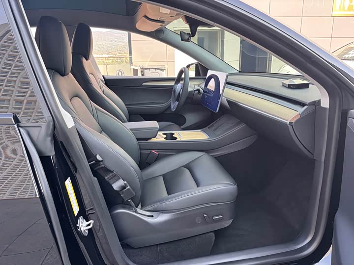 Фото 17 - Tesla Model Y