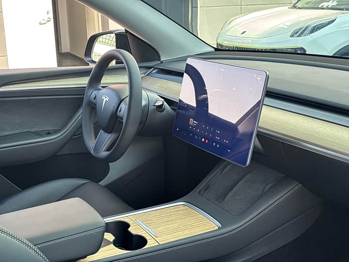 Фото 18 - Tesla Model Y