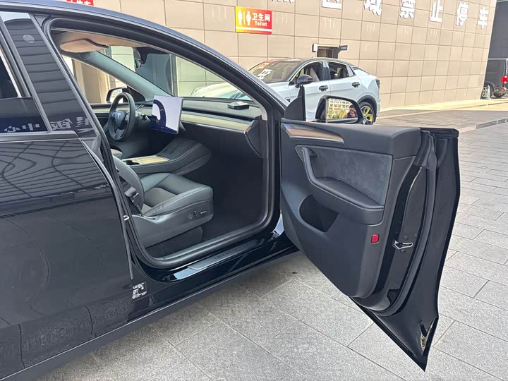 Фото 19 - Tesla Model Y