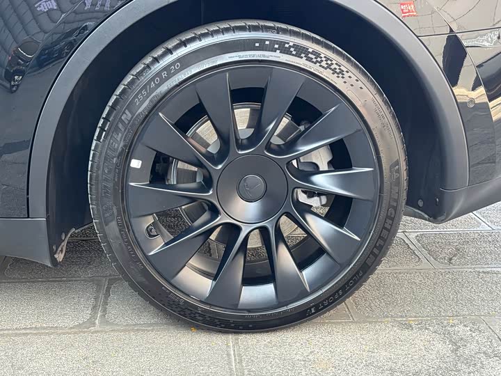 Фото 21 - Tesla Model Y