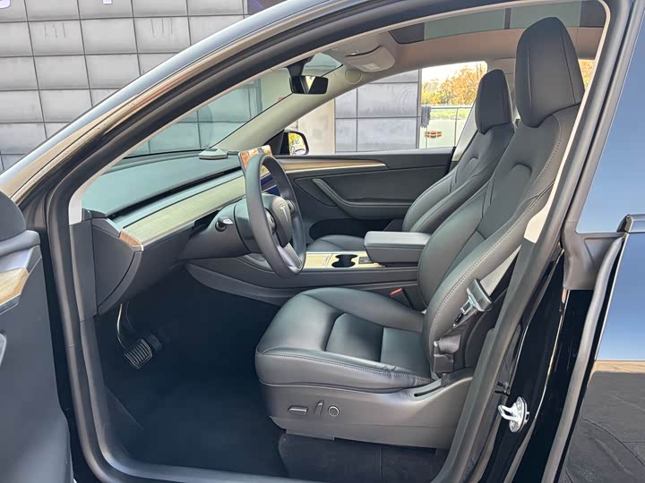 Фото 8 - Tesla Model Y