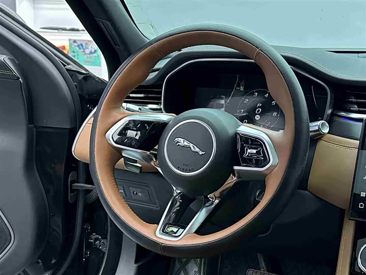 Фото 10 - Jaguar XF L