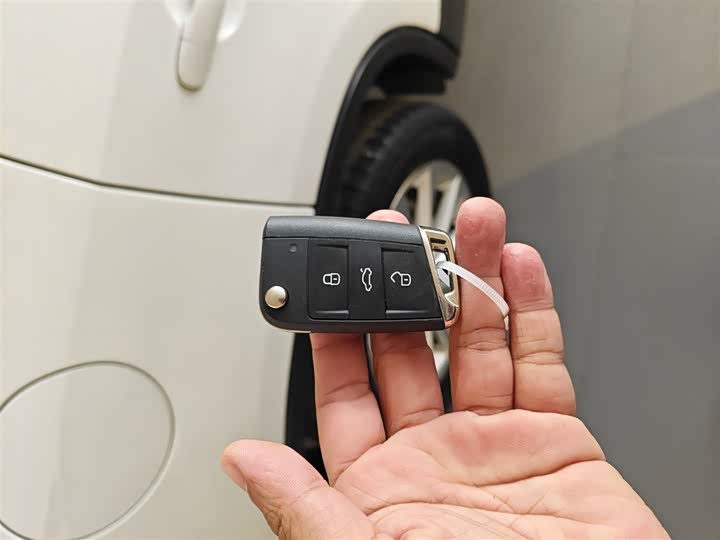 Фото 9 - Volkswagen Tharu