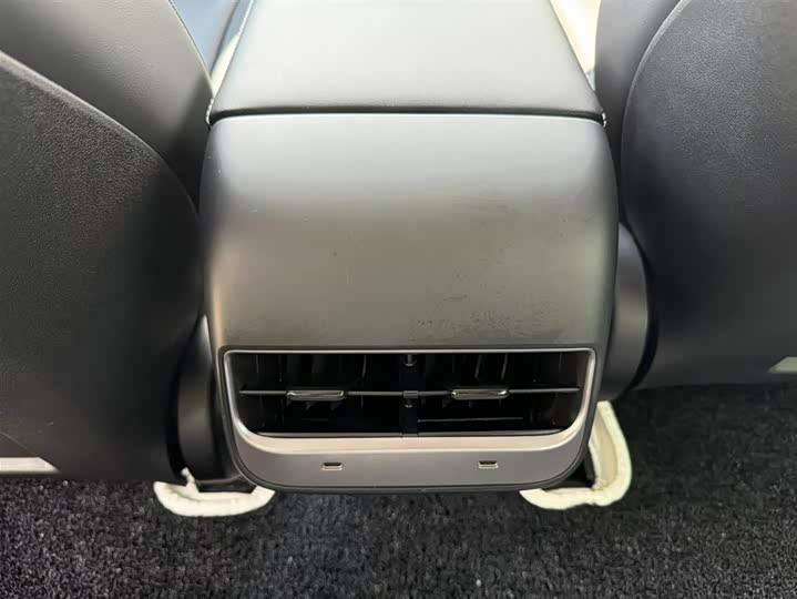 Фото 10 - Tesla Model 3